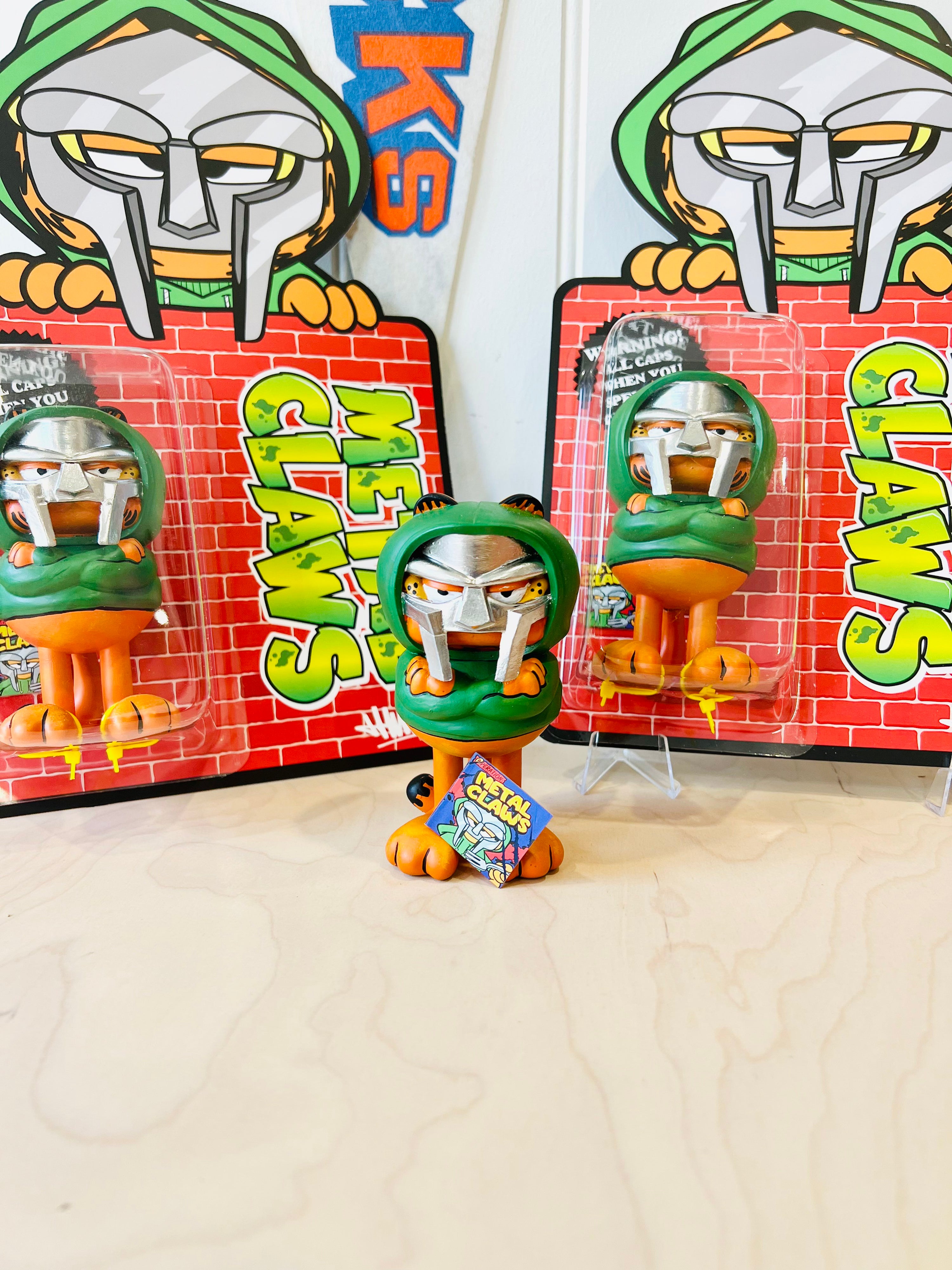 Metal Claws Collectible Toy