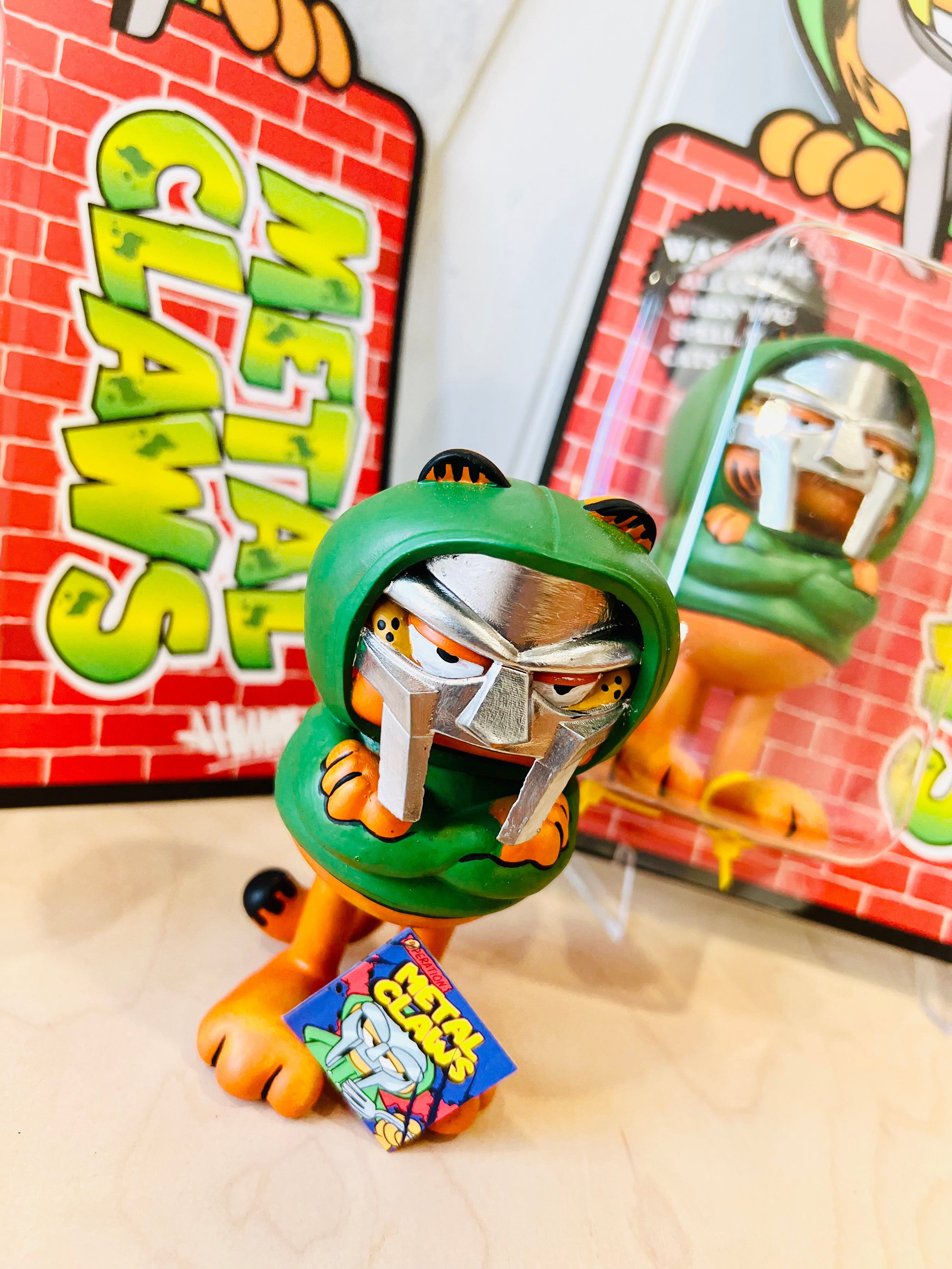 Metal Claws Collectible Toy