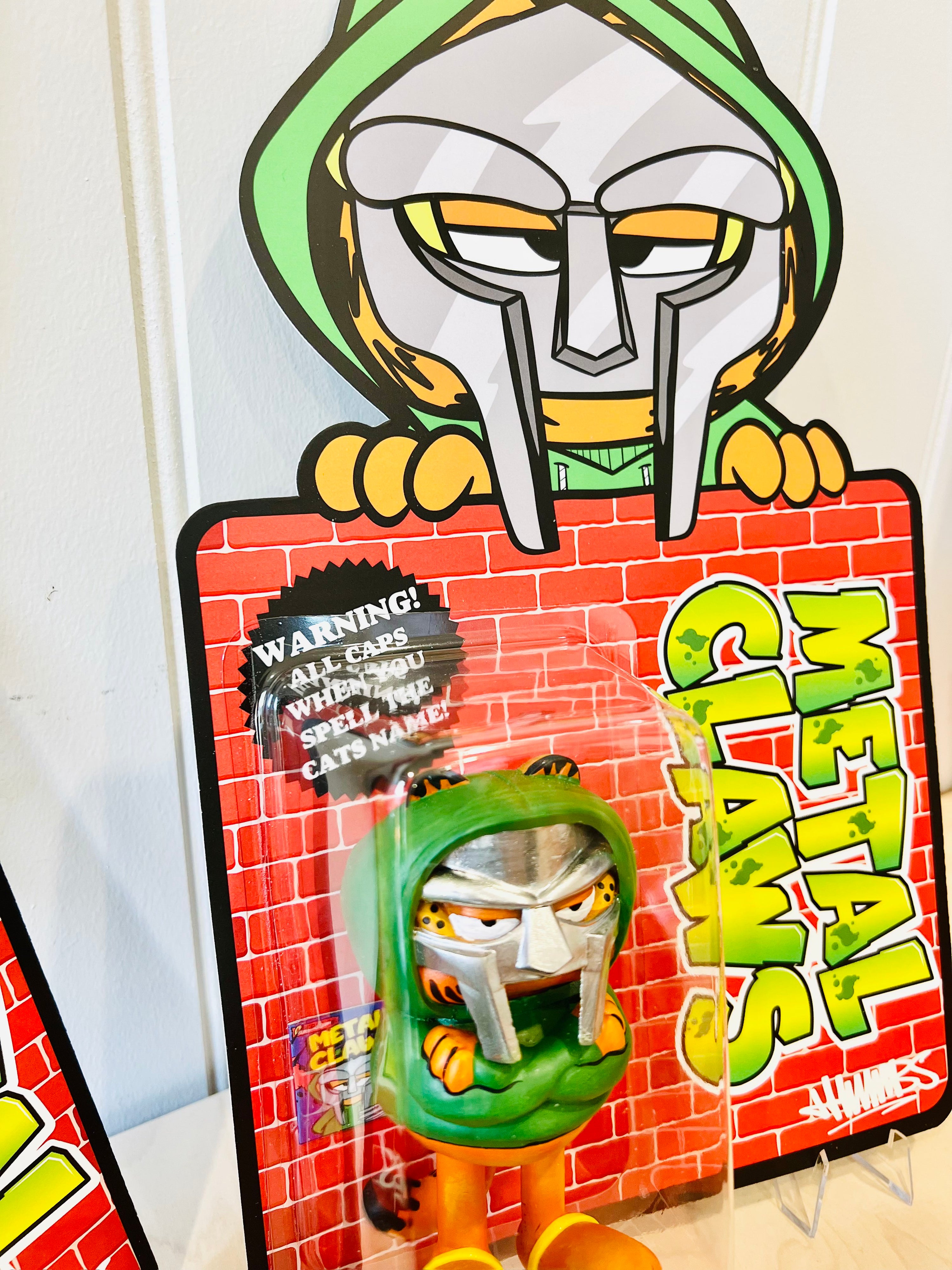 Metal Claws Collectible Toy
